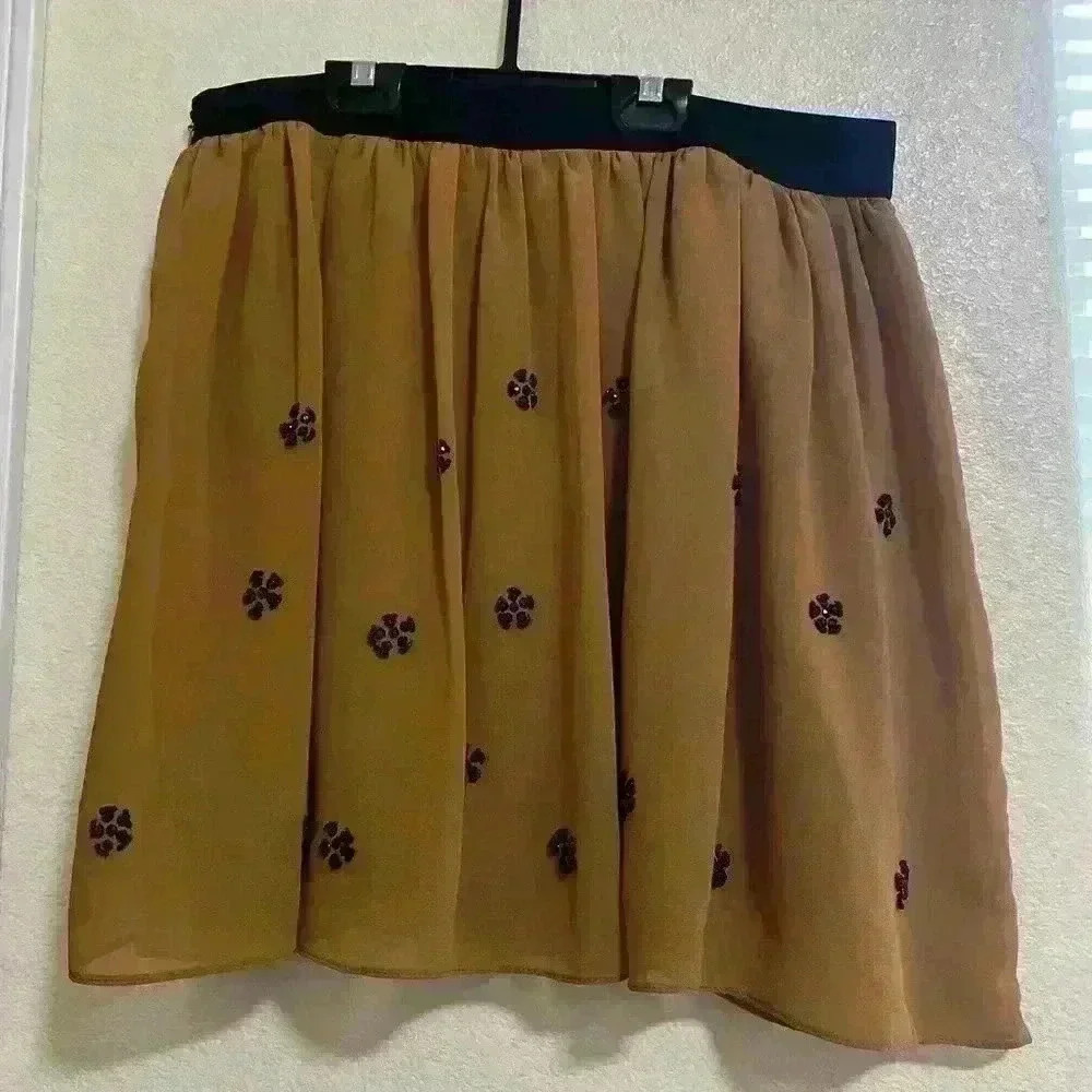 Flowy mini skirt